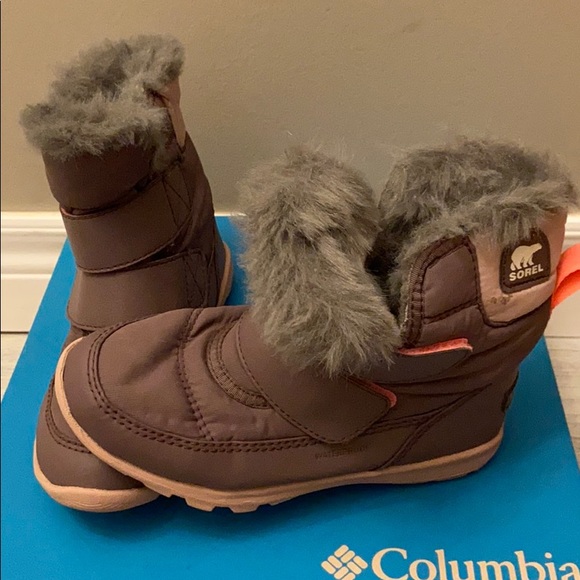 Kids Columbia boots - Picture 1 of 3